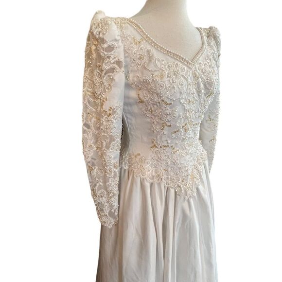 SALE…Vintage White Wedding Gown Beaded longsleeve size 10 - Picture 13 of 16